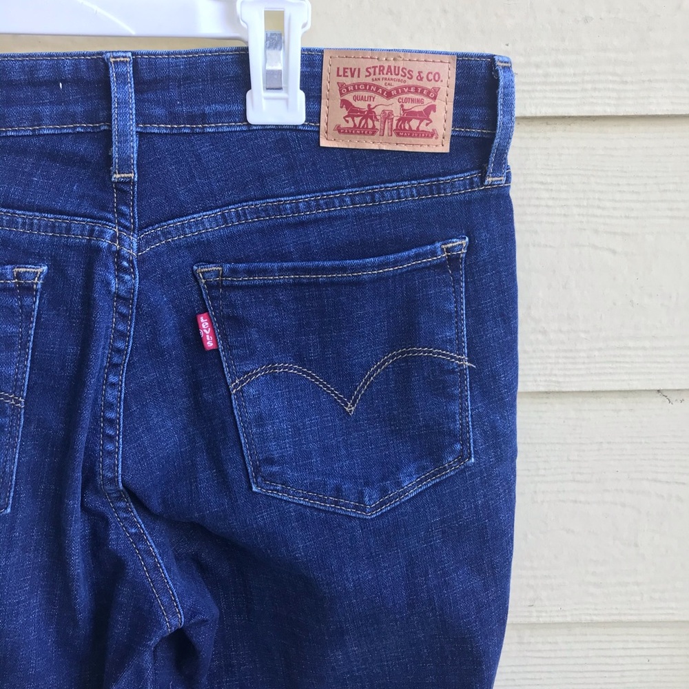 LIKE NEW Levi’s 711 Skinny Ripped Jeans - Picture 6 of 8